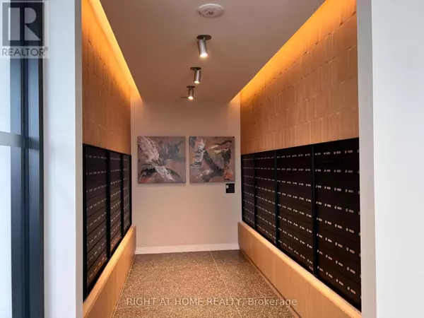 Mississauga (central Erin Mills), ON L5M2V8,2495 EGLINTON AVENUE W