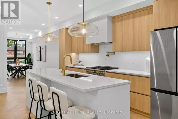 Toronto (stonegate-queensway), ON M8Y3A2,15A ROSEMEADE AVENUE