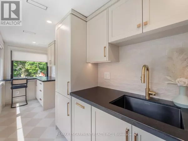 46 O'hara AVE #2, Toronto (roncesvalles), ON M6K2P8