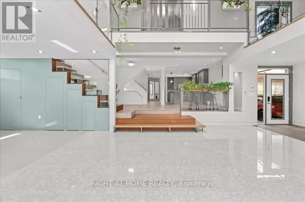 Burlington (lasalle), ON L7T2R7,704 CEDAR AVENUE