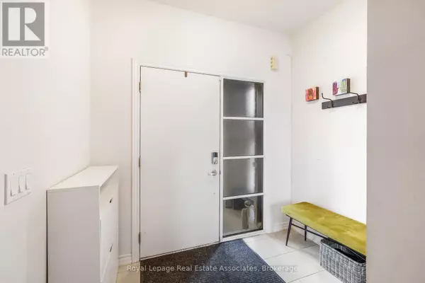 Oakville (jm Joshua Meadows), ON L6H0R4,376 WHEAT BOOM DRIVE