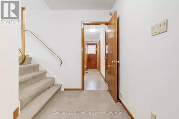 Oakville (co Central), ON L6K2A9,227 ELMWOOD ROAD