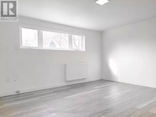 Toronto (alderwood), ON M8W3V1,521 Browns Line #2