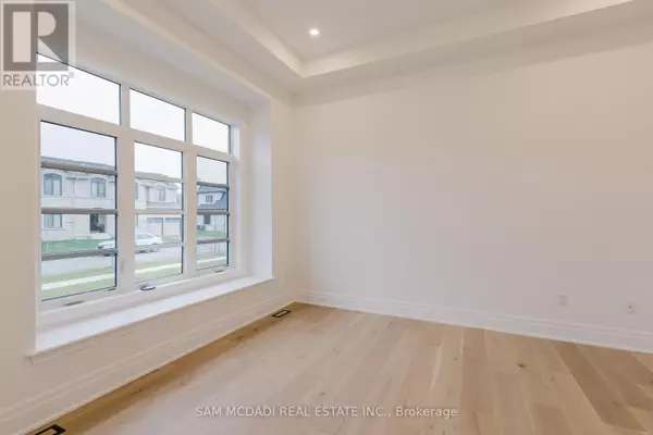 Oakville (sw Southwest), ON L6L6P2,243 PRINCE GEORGE CRESCENT