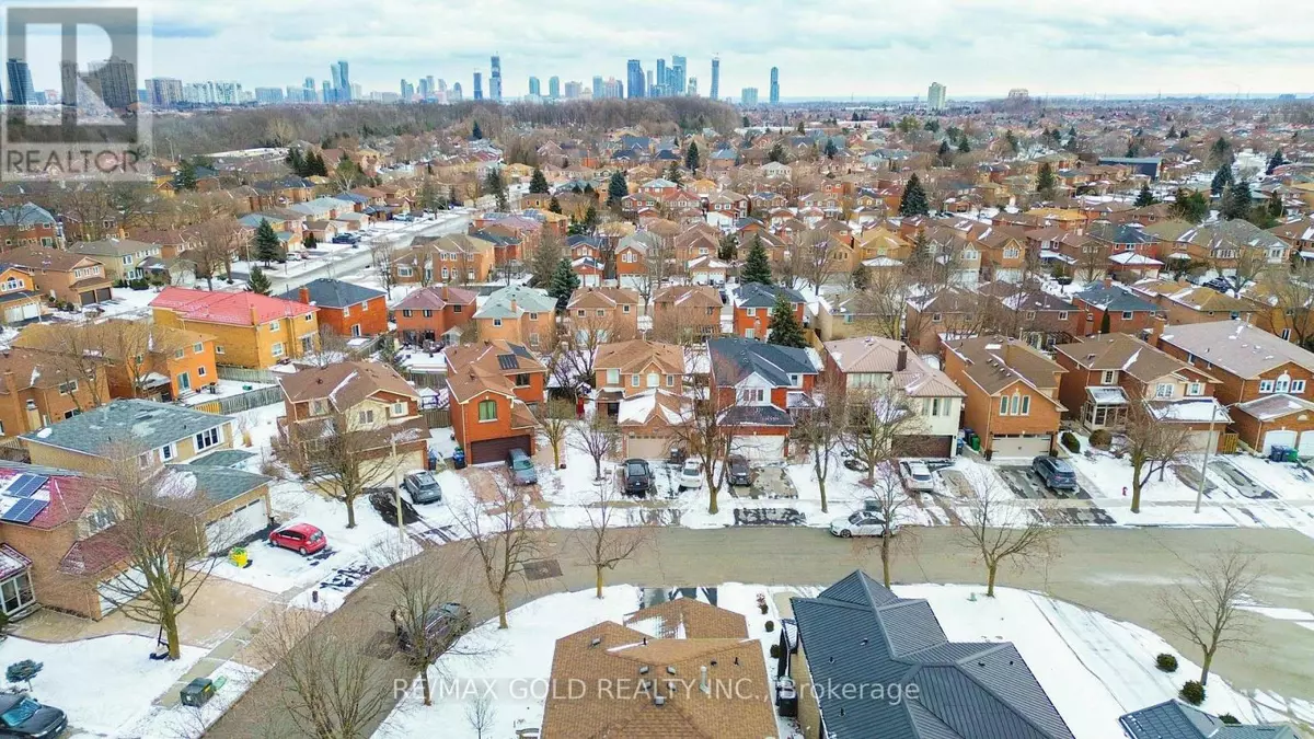 Mississauga (hurontario), ON L5R3M8,5563 LOCKENGATE COURT