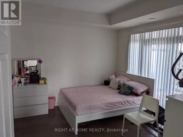 Brampton (bram West), ON L6Y6B9,54 Sky Harbour DR #104