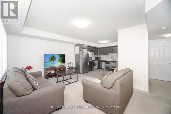 Brampton (sandringham-wellington), ON L6R3Y7,250 Sunny Meadow BLVD #320