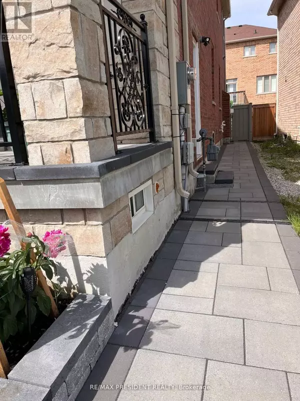 75 THORNBUSH BOULEVARD, Brampton (northwest Brampton), ON L7A4J9