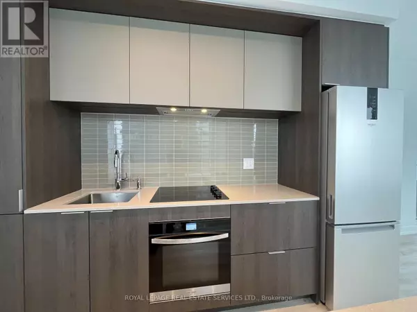 Mississauga (city Centre), ON L5B0P6,395 Square one DR #3210