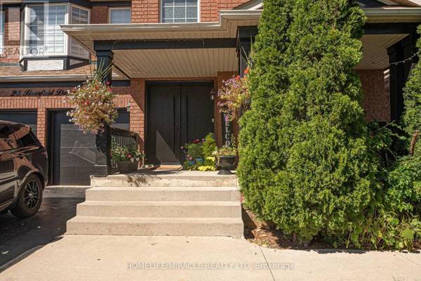 28 BOWSFIELD DRIVE, Brampton (vales Of Castlemore), ON L6P1A6