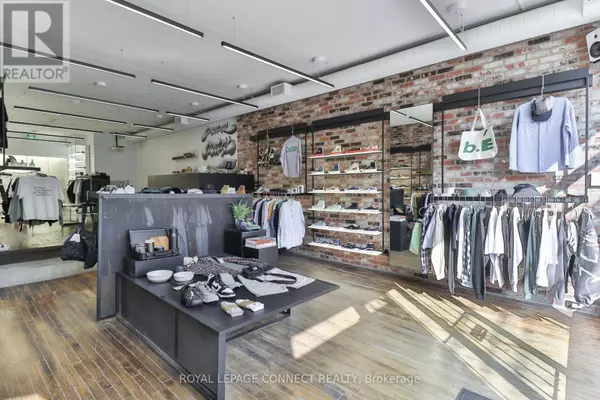 Toronto (high Park-swansea), ON M6R2M9,406 Roncesvalles AVE #Main