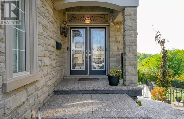 Oakville (palermo West), ON L6M0A1,3106 CARDROSS COURT