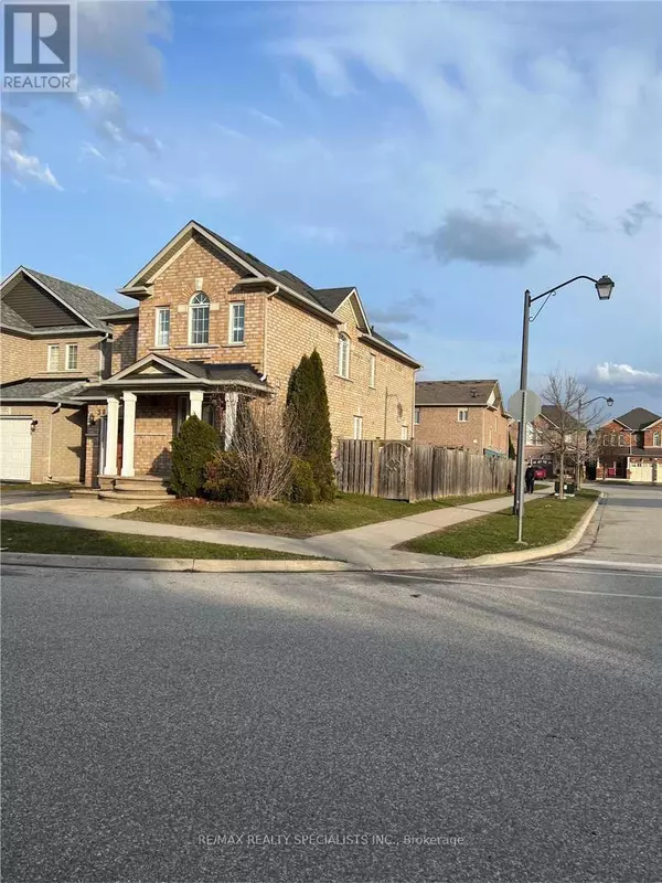 Burlington (orchard), ON L7L7N8,5882 BLUE SPRUCE AVENUE