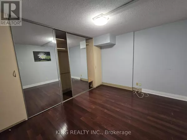 Toronto (downsview-roding-cfb), ON M3M2E9,2737 Keele ST #829