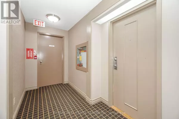 Mississauga (cooksville), ON L5B4B1,135 Hillcrest AVE #404