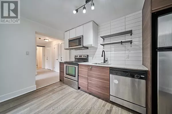 Toronto (long Branch), ON M8V2H8,112 Alder CRES #101