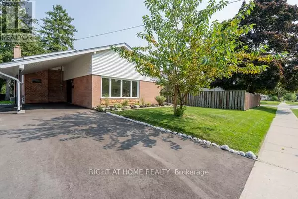 19 GLADSMORE CRESCENT, Toronto (rexdale-kipling), ON M9W3Y8