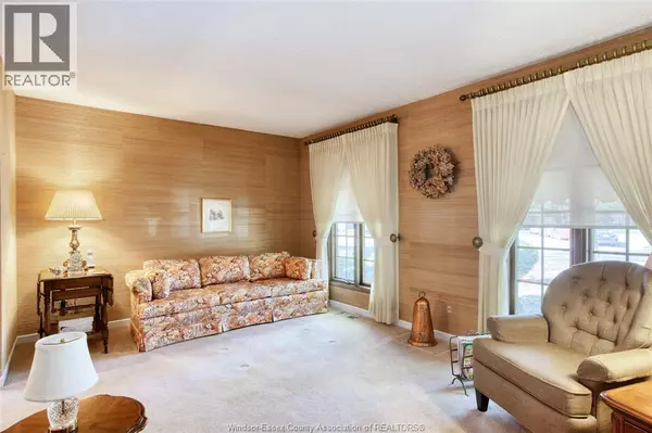 Windsor, ON N8R2A8,3398 PINEVIEW