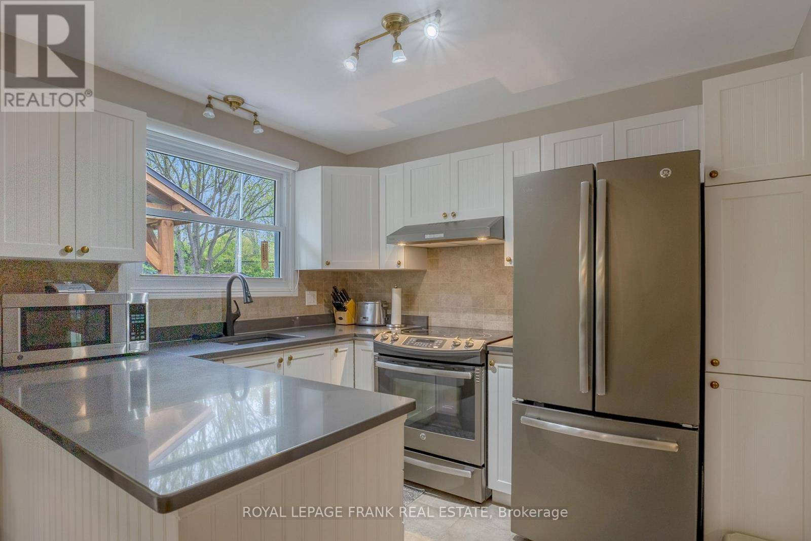Kawartha Lakes (bobcaygeon), ON K0M1A0,6 ELLARD COURT