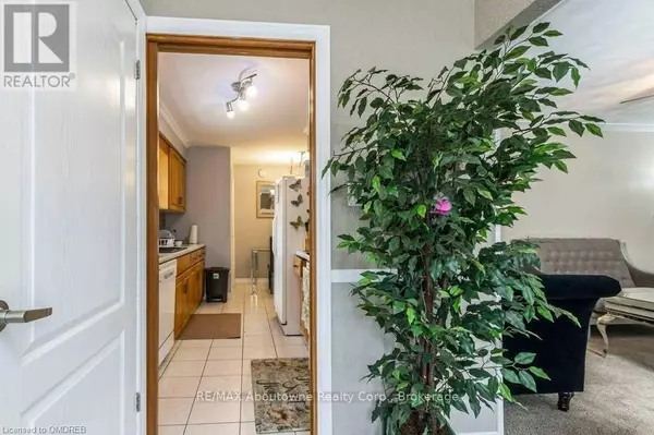 Guelph (onward Willow), ON N1H6C5,50 RIDGEWOOD AVE #Upper Apt