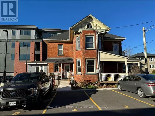 Smiths Falls, ON K7A1M8,11 WILLIAM STREET W