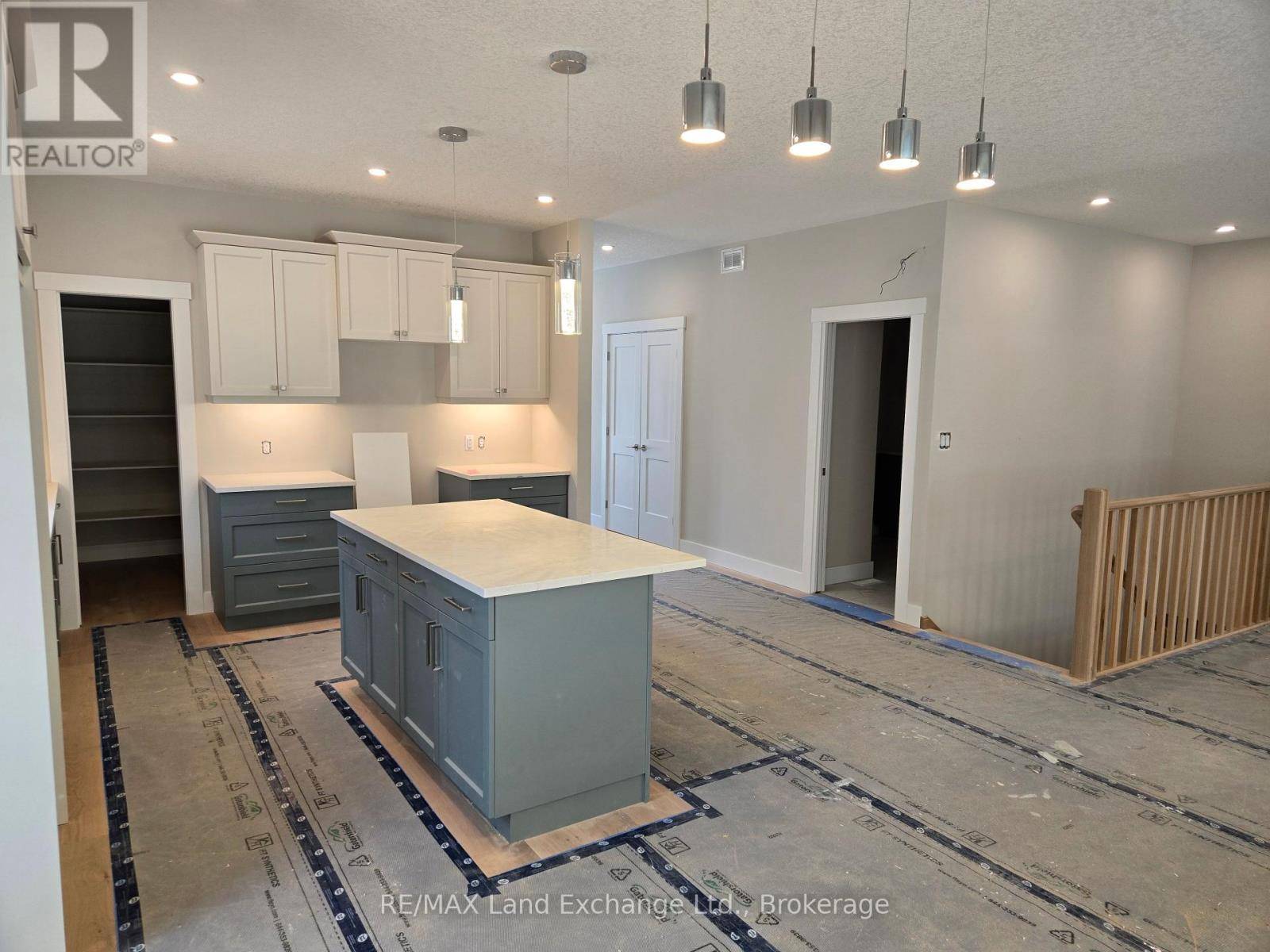 Kincardine, ON N2Z1W1,784 CAMPBELL AVENUE