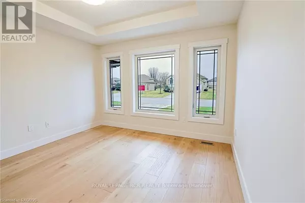 Hanover, ON N4N3V3,222 16TH AVENUE CRESCENT