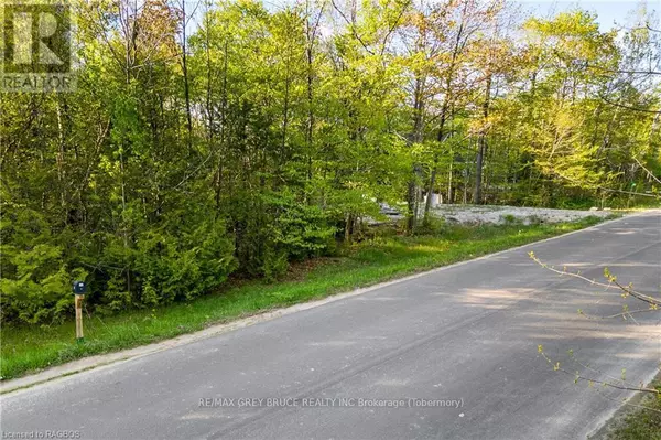 Northern Bruce Peninsula, ON N0H1Z0,71 MAPLE DRIVE