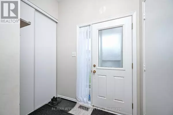 Ottawa, ON K1W1H1,6073 PINEGLADE CRESCENT