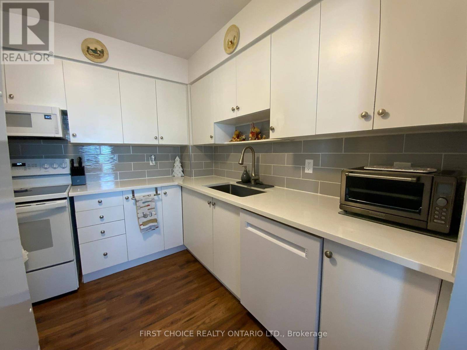 Ottawa, ON K1J7V8,2044 Arrowsmith DR #408C