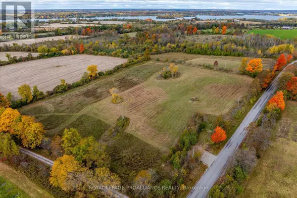 Smith-ennismore-lakefield, ON K0L2H0,0 CENTRE LINE