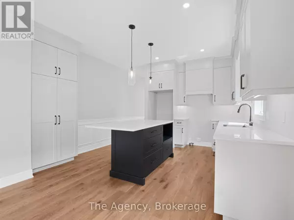 Pelham (fonthill), ON L0S1E1,34 MARIE STREET