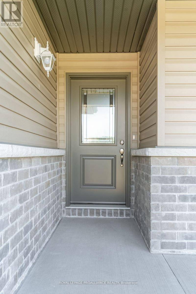 Brighton, ON K0K1H0,33 CLAYTON JOHN AVENUE