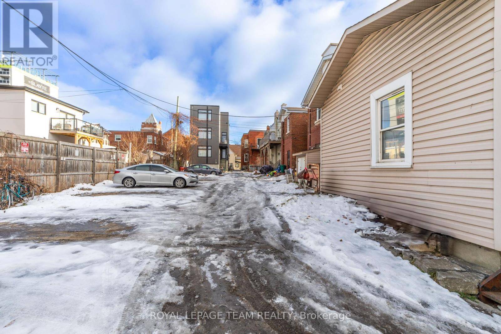 Ottawa, ON K1R7A1,21 RAYMOND STREET