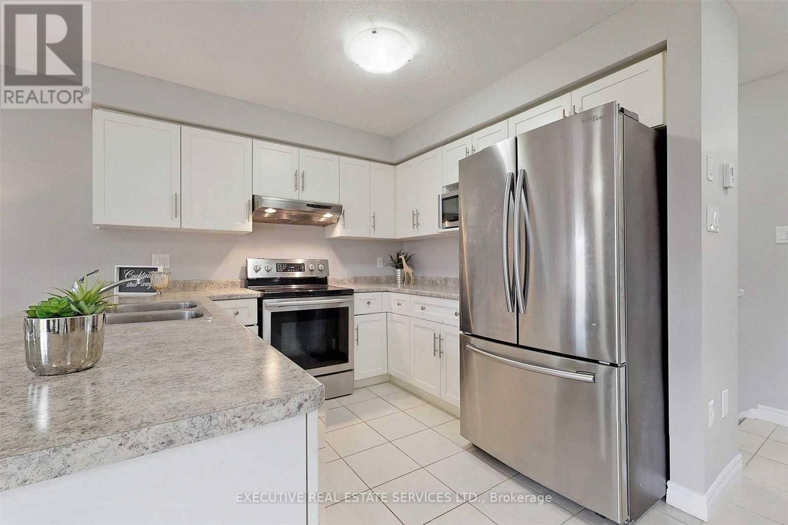 Guelph (kortright East), ON N1G0A8,9 MCCANN STREET