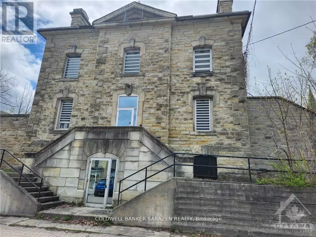 Perth, ON K7H2H9,62 BECKWITH STREET E