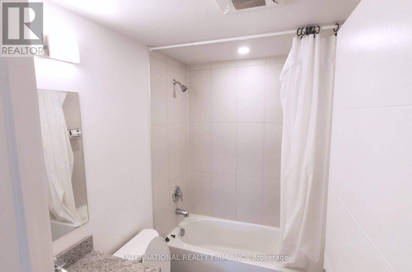 Kingston (central City East), ON K7L1E5,652 Princess ST #425