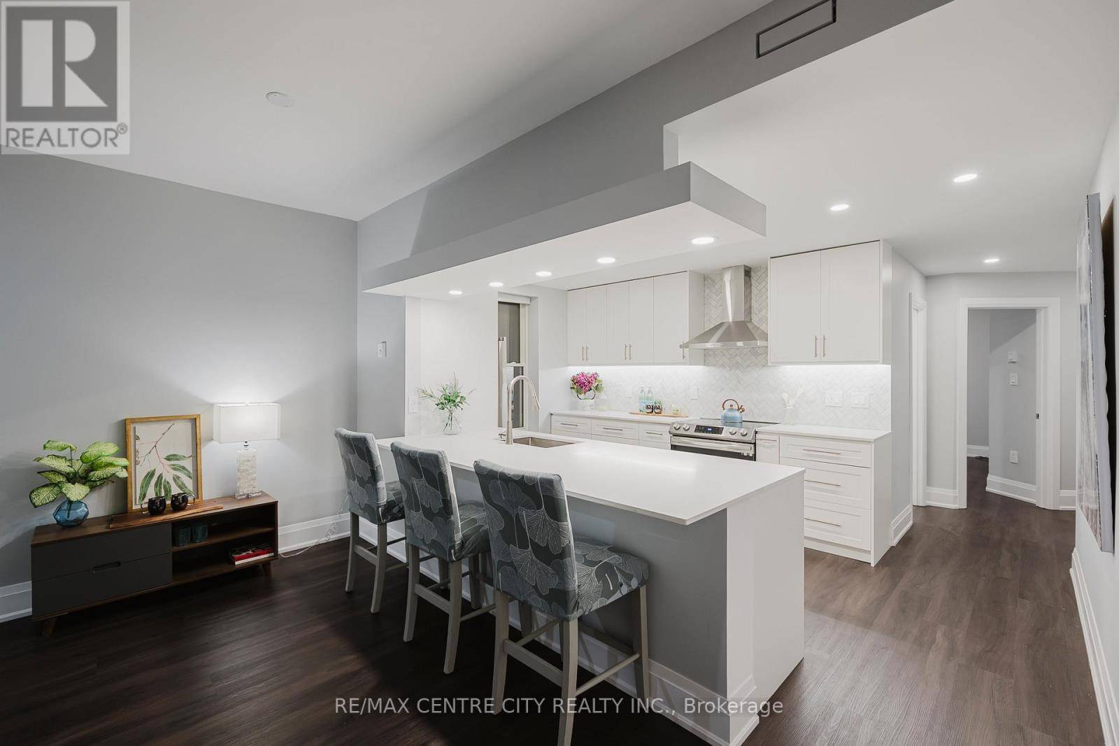 London East (east F), ON N6A3P8,460 Wellington ST South #204