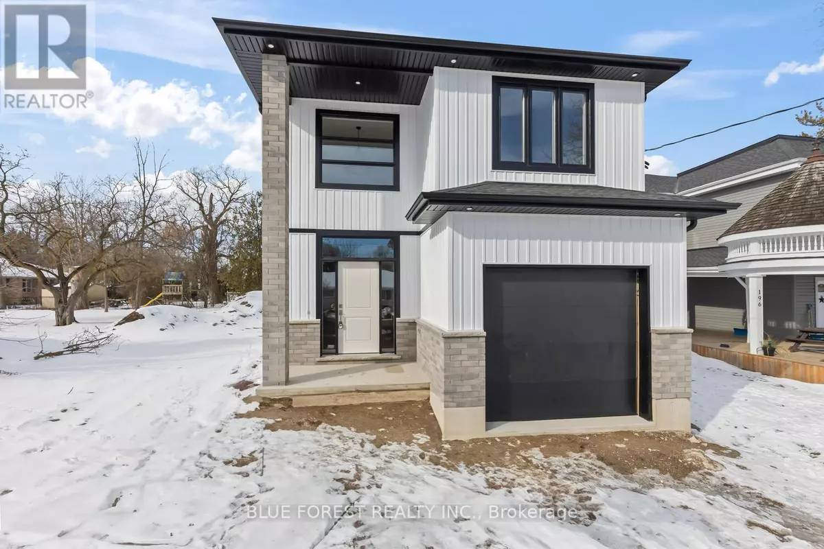 Southwest Middlesex (glencoe), ON N0L1M0,194-1 MCRAE STREET