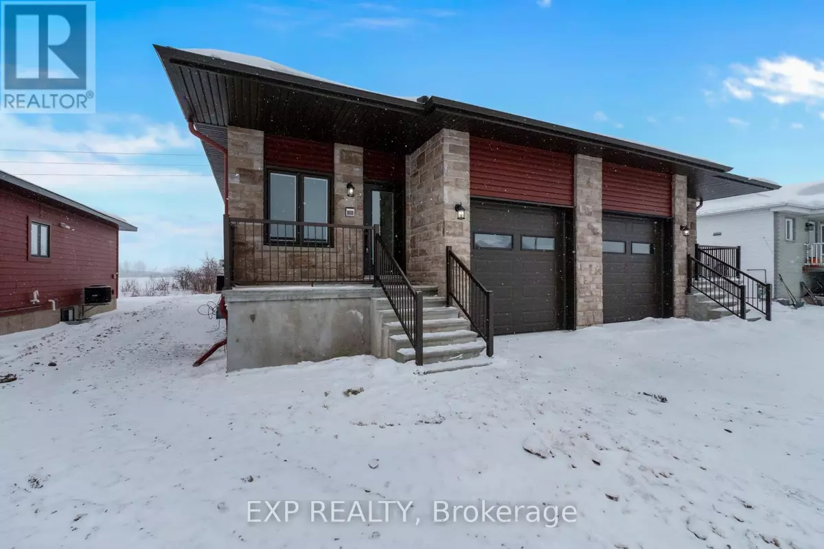 Hawkesbury, ON K6A3V9,1033 JACYNTHE STREET