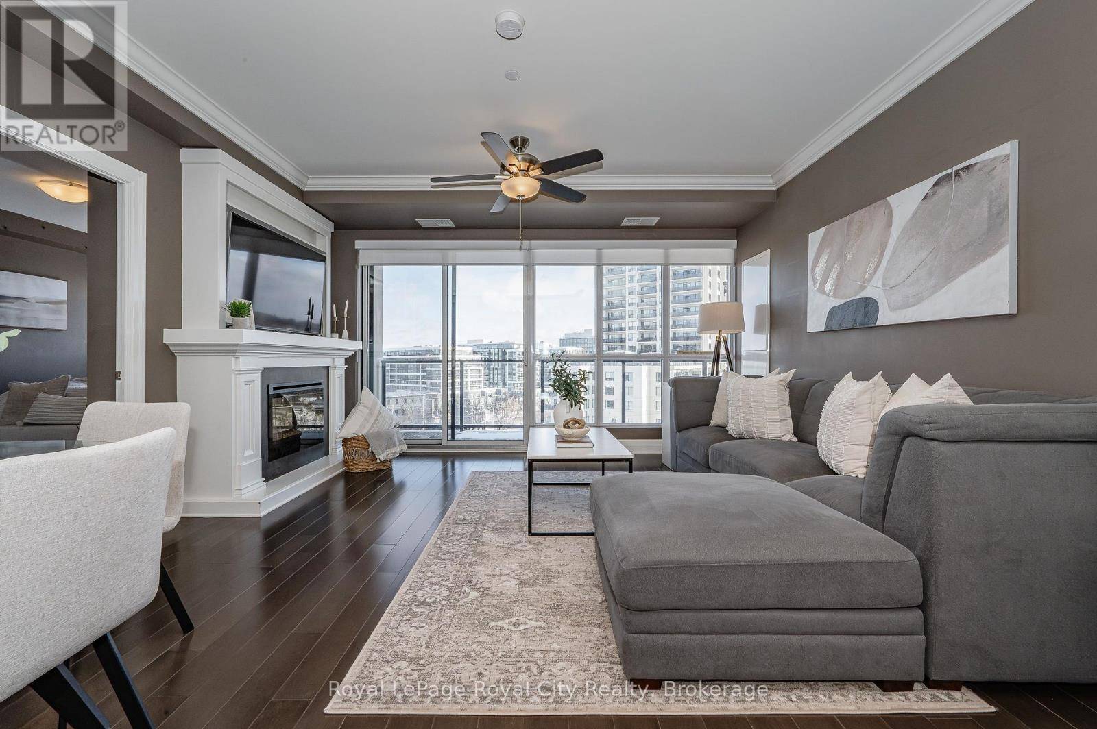 Guelph (downtown), ON N1H0A9,160 Macdonell ST #605