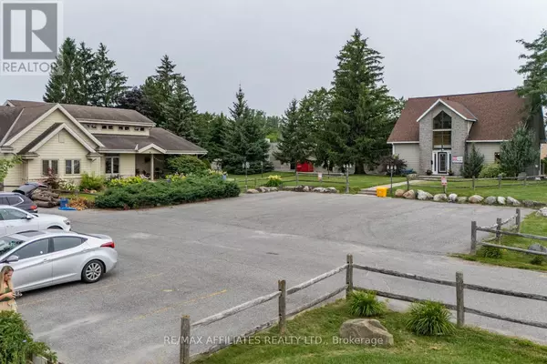 2188 ROBERTSON ROAD, Ottawa, ON K2H5Z1