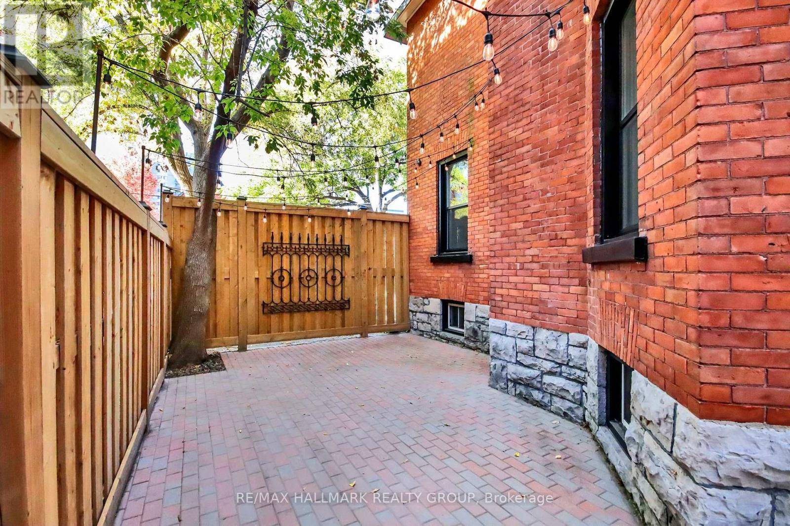 Ottawa, ON K2P0R5,421 GILMOUR STREET