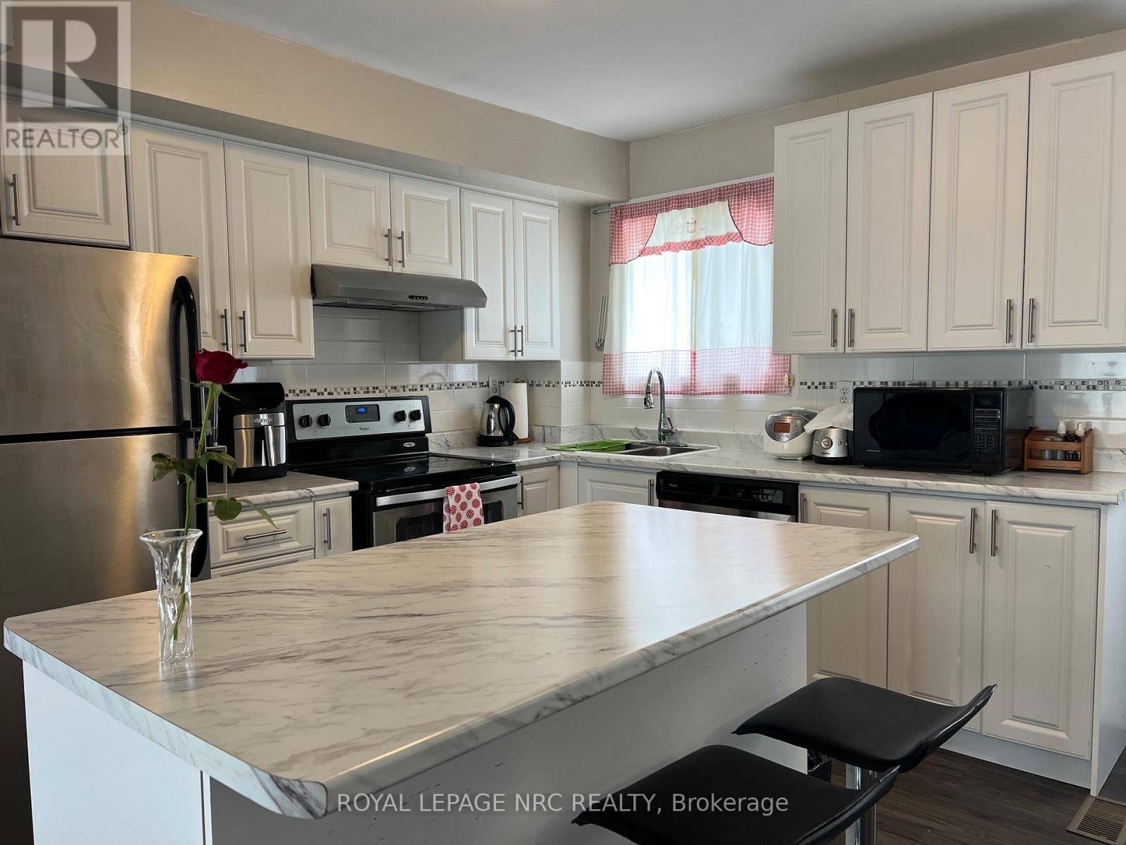 St. Catharines (carlton/bunting), ON L2M6P9,17 OLD PINE TRL East #138