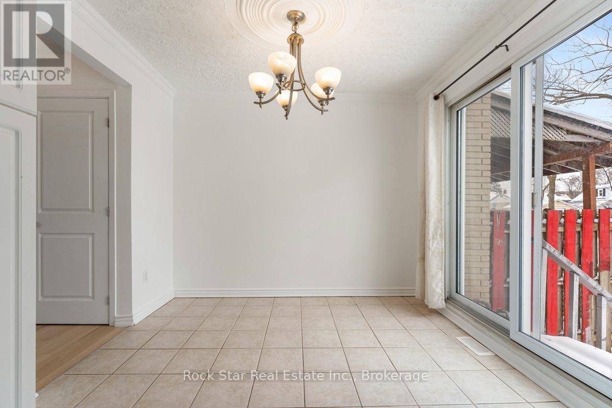 Niagara Falls (217 - Arad/fallsview), ON L2G5P5,6952 WARDEN AVENUE