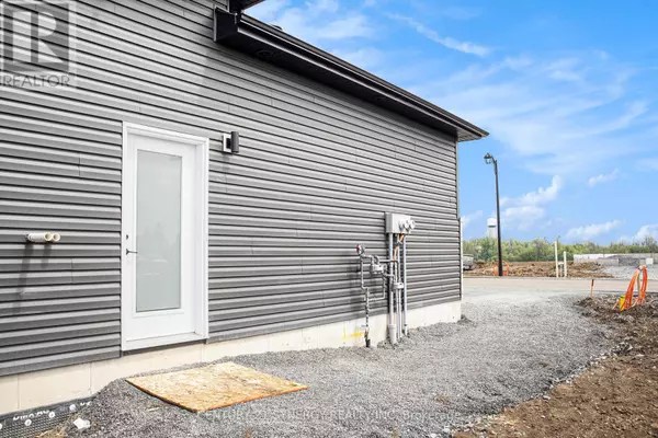 North Stormont, ON K0A1R0,63 Helen ST #B
