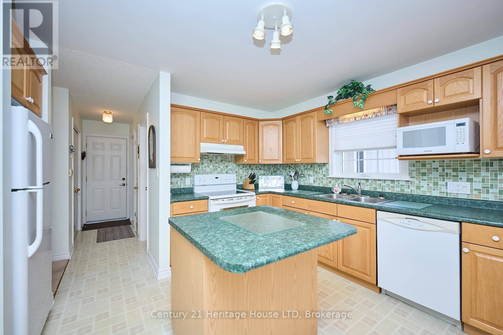 Fort Erie (333 - Lakeshore), ON L2A6L6,487 ALBANY STREET