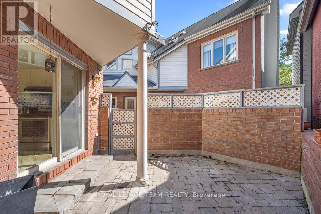 Ottawa, ON K1N6P5,292 Laurier AVE #9
