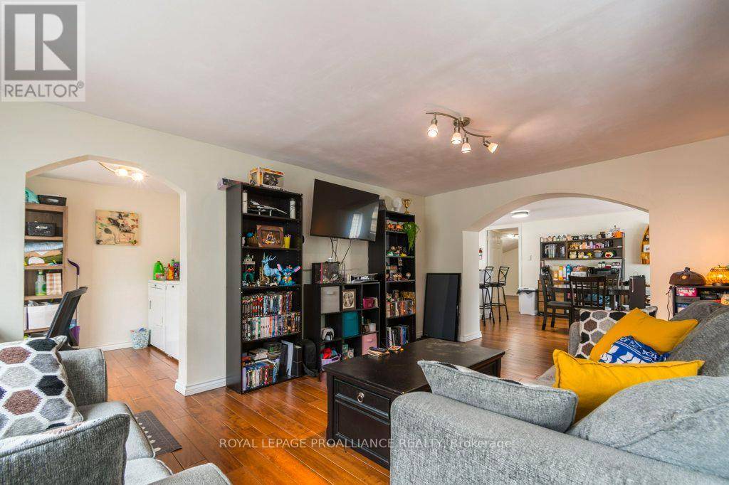 Belleville (belleville Ward), ON K8P3A2,95 GRIER STREET