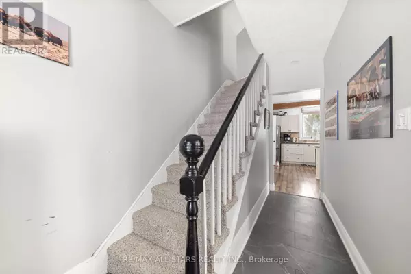 Kawartha Lakes (fenelon Falls), ON K0M1N0,32 BOND STREET E